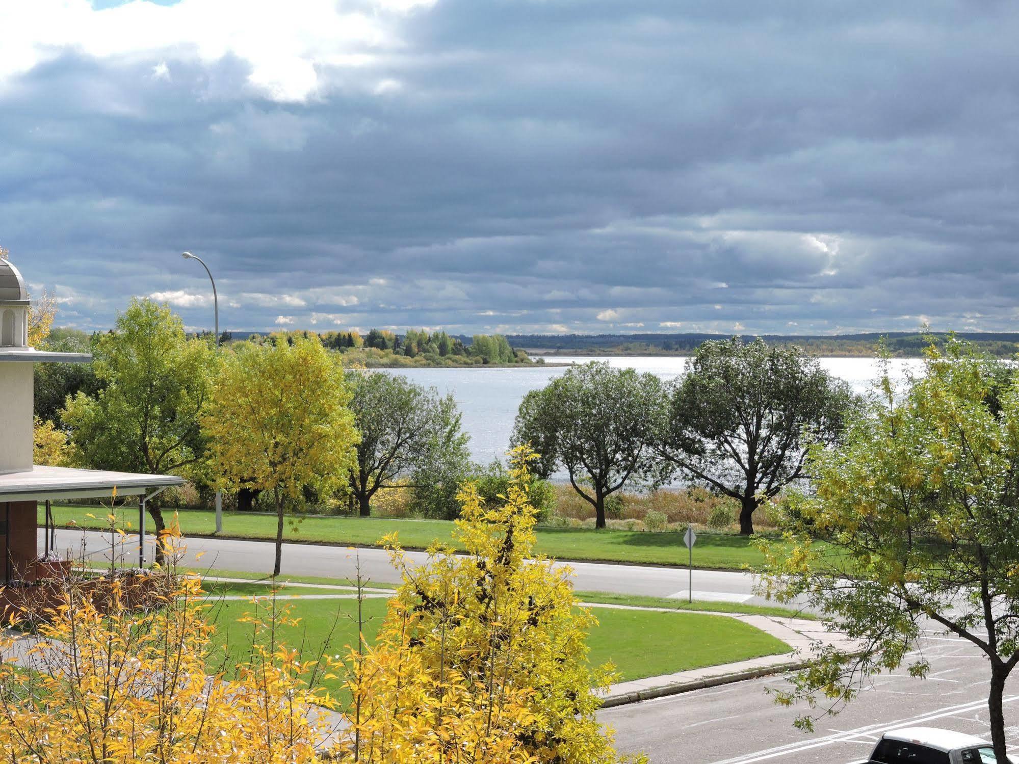 Bethel-Aspen Inn Bonnyville Екстериор снимка