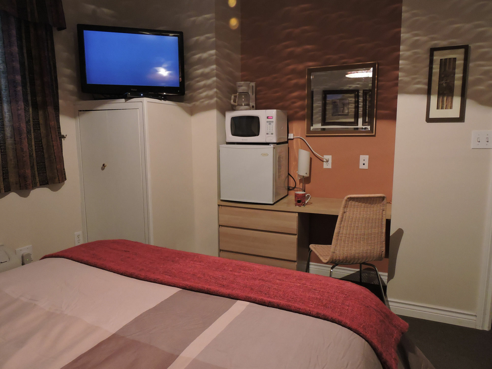Bethel-Aspen Inn Bonnyville Екстериор снимка
